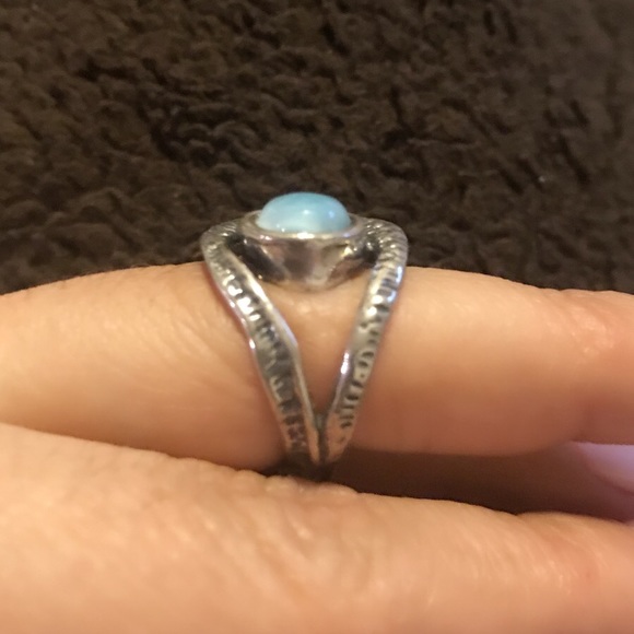 Silver ring - Picture 2 of 3